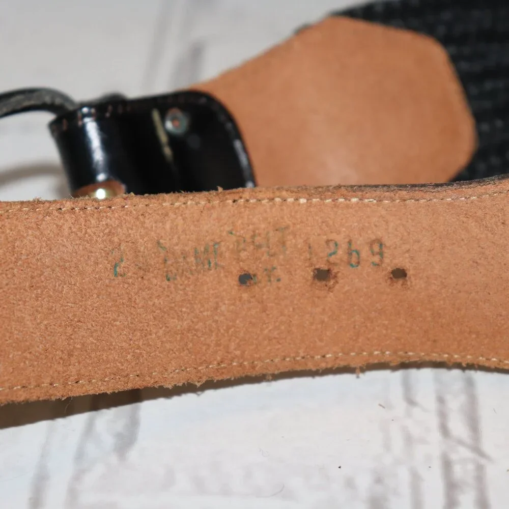 🖤 Vintage Black Waist Belt – 26